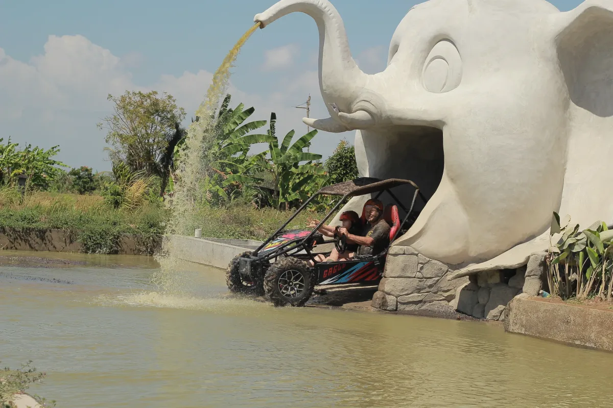 Buggy at the elephant landmark stop